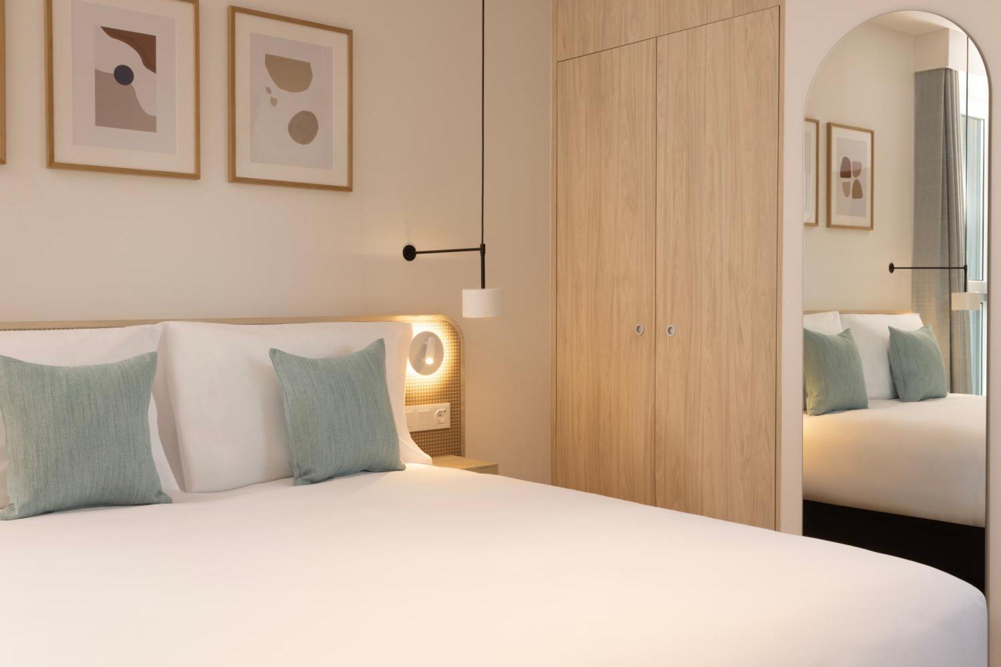 Staybridge Suites & Apartments Malaga By Ihg ภายนอก รูปภาพ